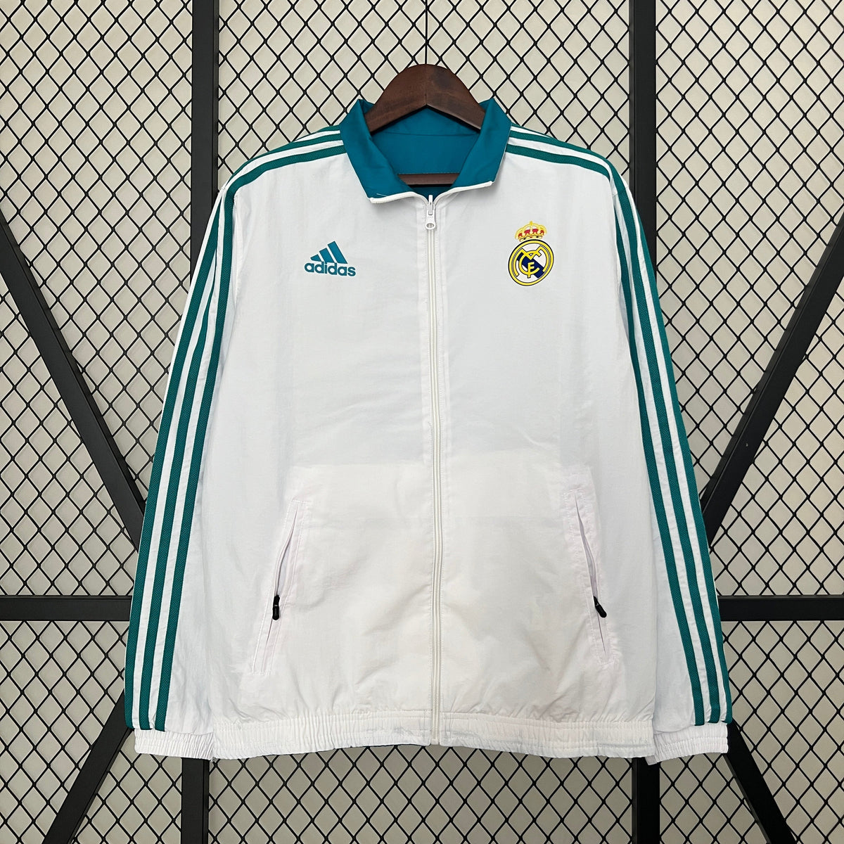 Jaqueta Corta Vento Real Madrid Dupla Face 2024/25 - Branco/Azul